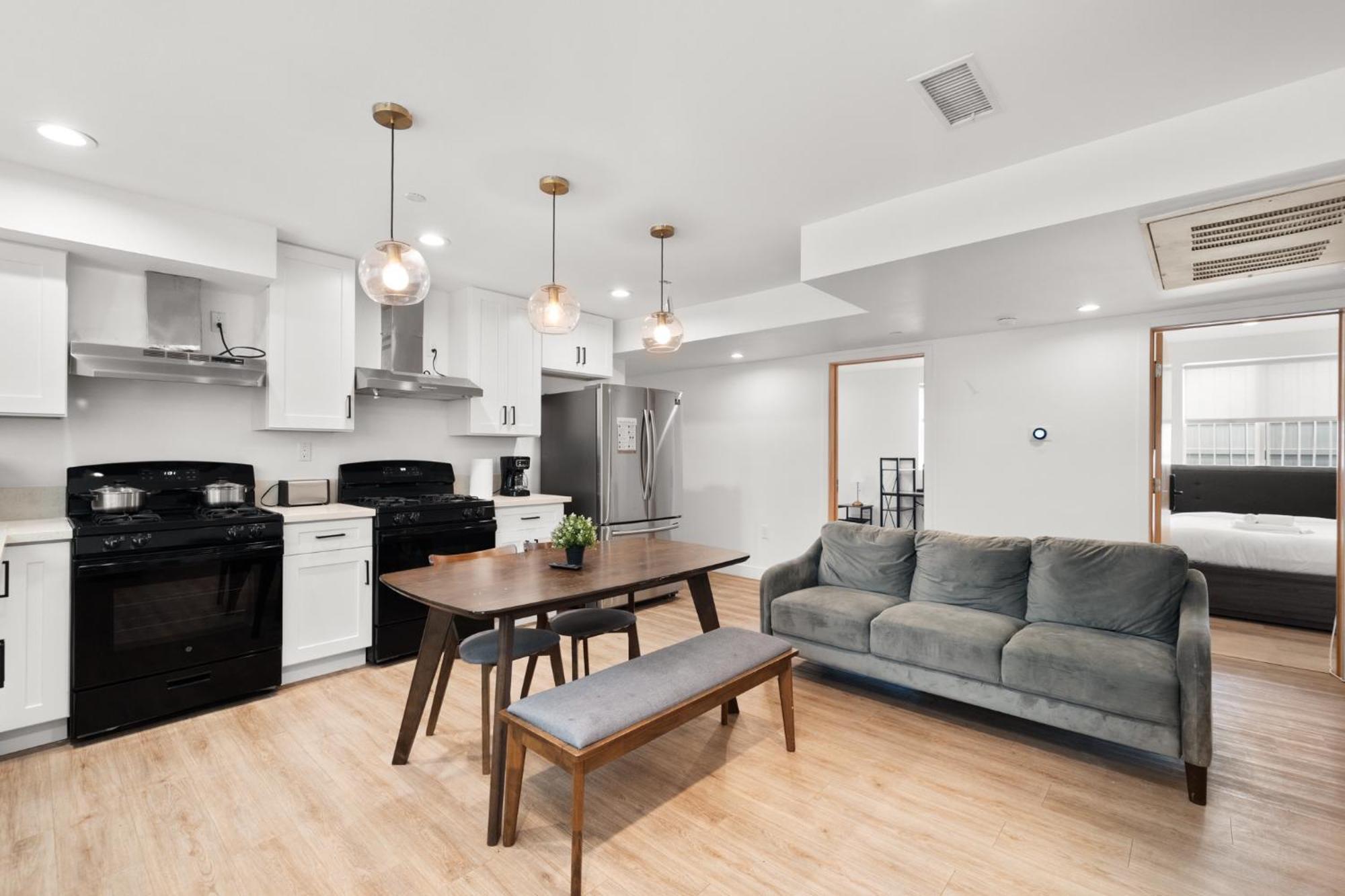 Modern Getaway In The Heart Of La Near Usc, Private Room With Share Living Room And Kitchen Los Angeles Exteriör bild