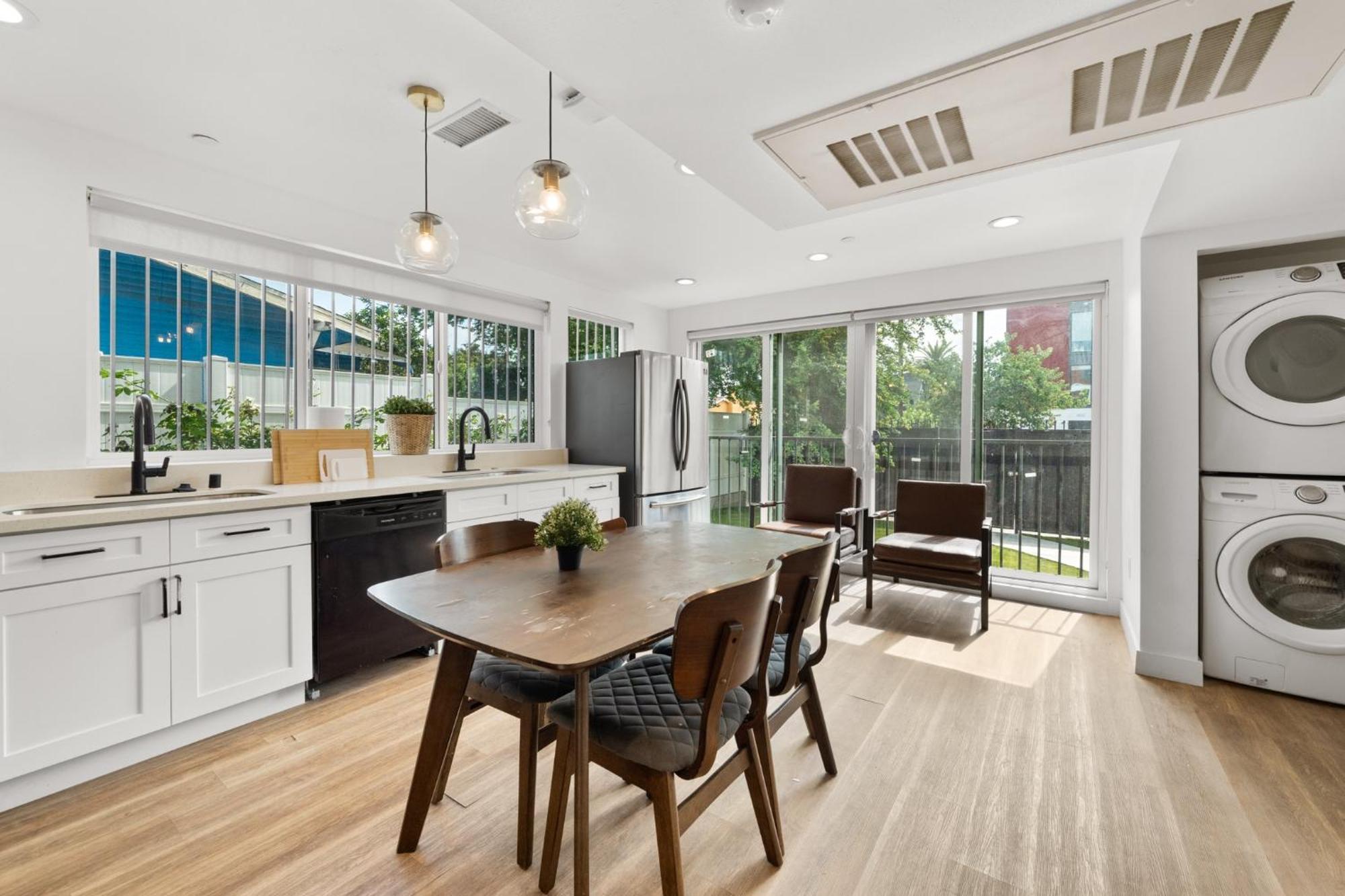 Modern Getaway In The Heart Of La Near Usc, Private Room With Share Living Room And Kitchen Los Angeles Exteriör bild